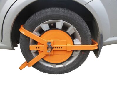Wheel clamp with padlock